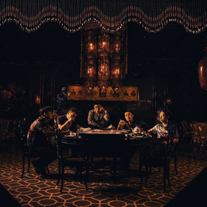 女仆扒开㊙️让男人桶爽免费
