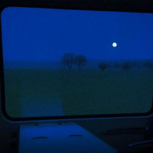 女仆扒开㊙️让男人桶爽免费
